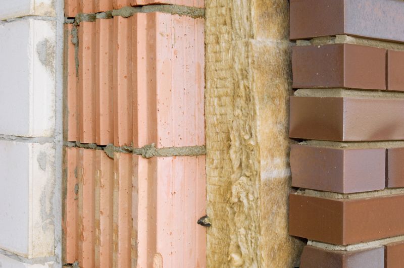 Wand im Rohzustand mit Dämmmaterial und Ziegel, Planungs- & Ingenieurbüro Gillitz
